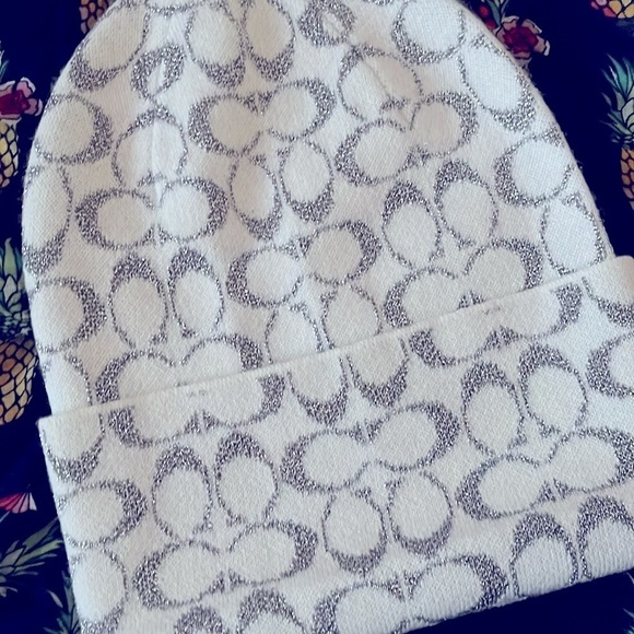 NWOT Coach White Silver Metallic Thread Signature C Logo Beanie Cuffed Hat - Picture 3 of 11